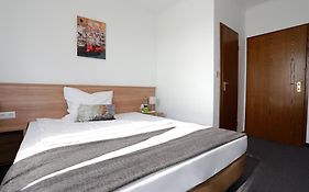Hotel Zwei&Vierzig